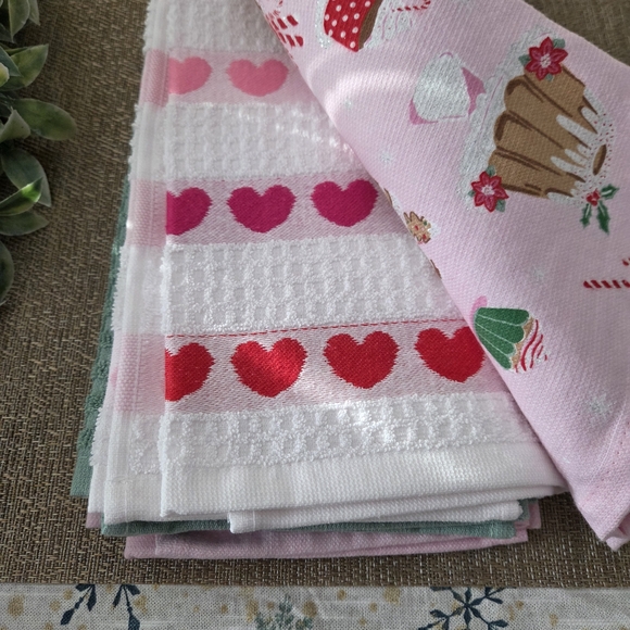 Cupcakes & Cashmere Pink Festive Kitchen Towel - Picture 2 of 6